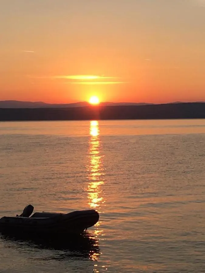 Cres Robinson Experience Villa Predoscica Hytte